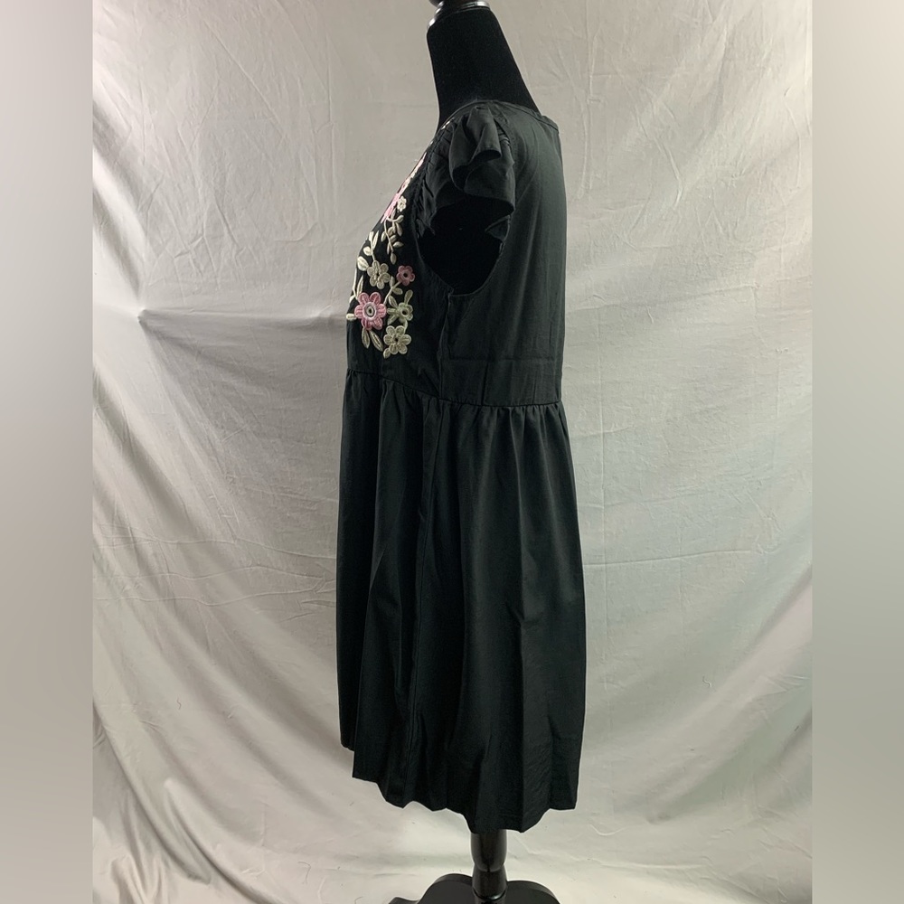 Black Floral Embroidery Butterfly Sleeve Smock Dress - Picture 8 of 9
